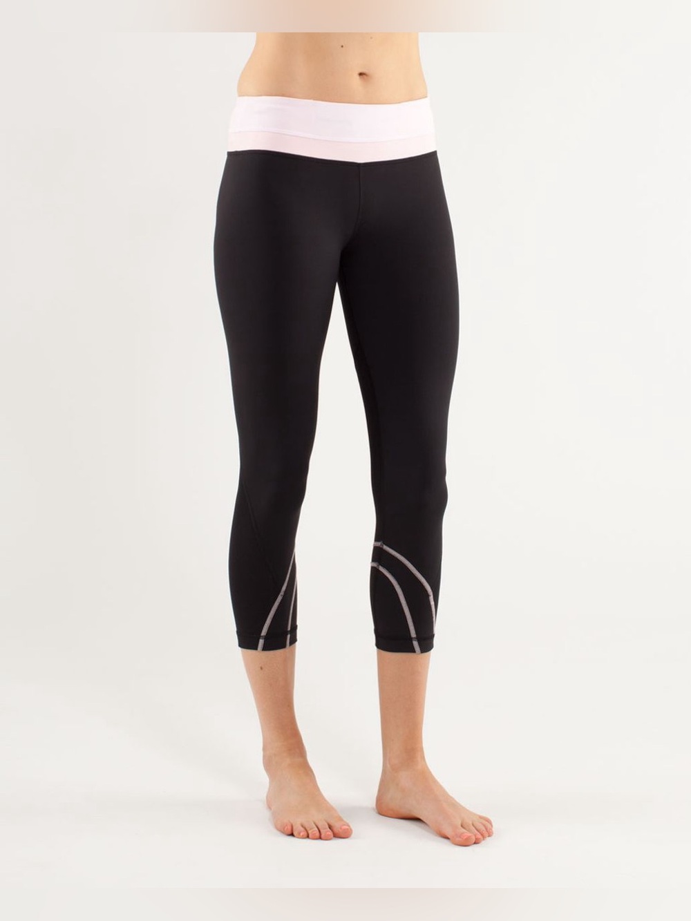 Lululemon Run: Inspire Crop II
Black / Wee Stripe White Blush Quartz
